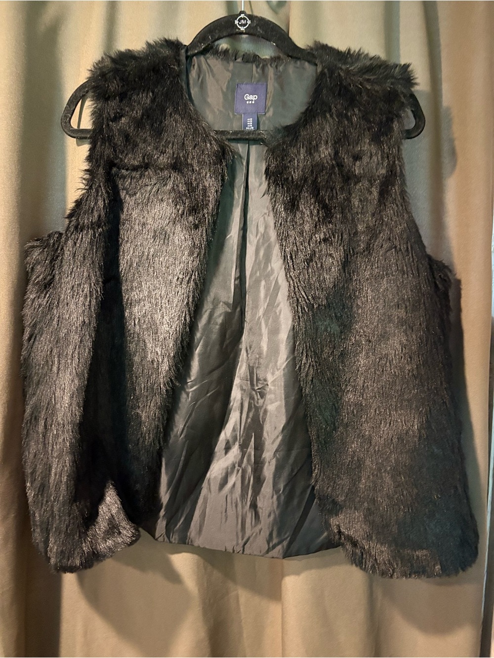 GAP Women’s Black Faux Fur Vest size M